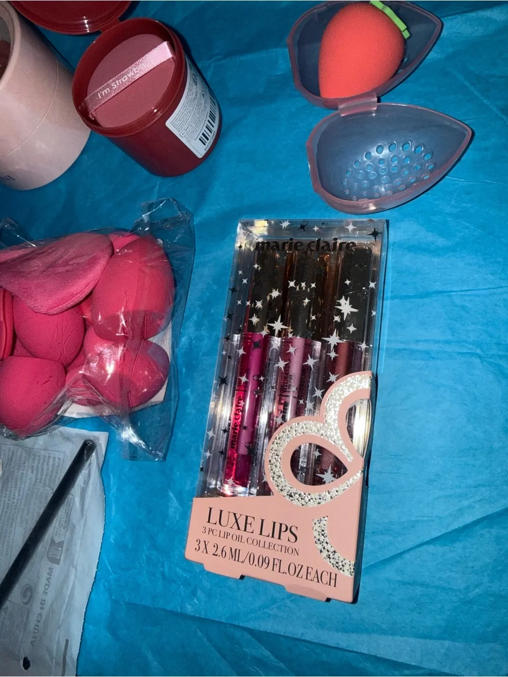 Makeup Beauty Sponge Set and Lip Gloss Kit - Pink/Strawberry large gift box